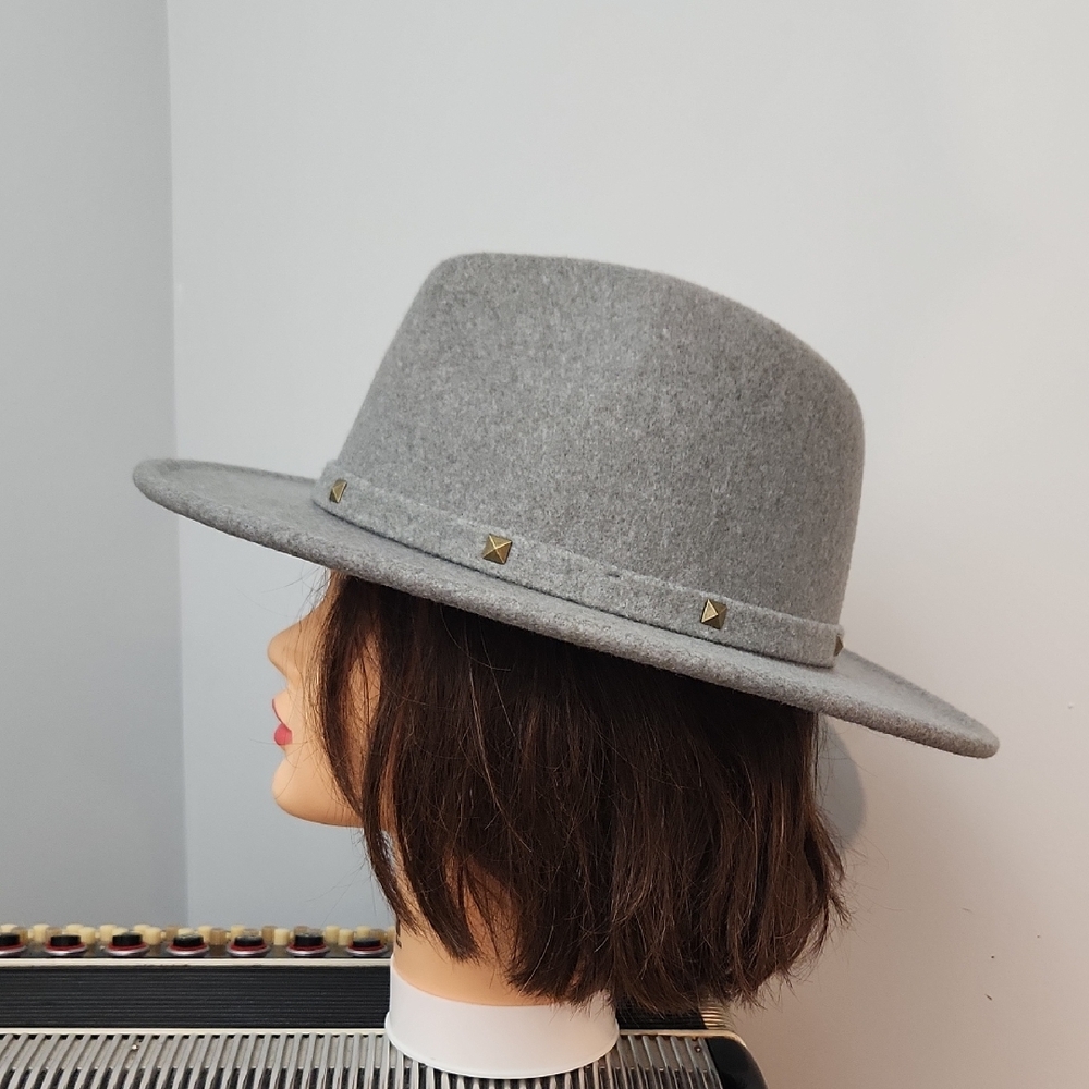FUN GREY LARGE BRIMMED FEDORA W/BRONZE ACCENT GROMMETS